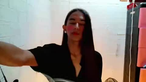 Snapshot of y_spicyhotbella chatting on 12/15/25, 12:31 Bella online show from 12/15/25, 12:31