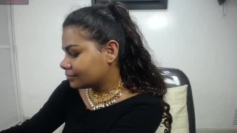 yazhini online show from 04/18/26, 11:47