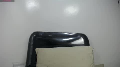 yazhini online show from 04/22/26, 11:23