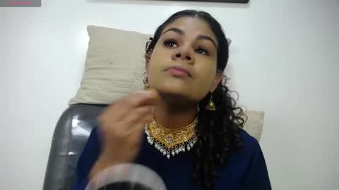 yazhini online show from 04/23/26, 11:42