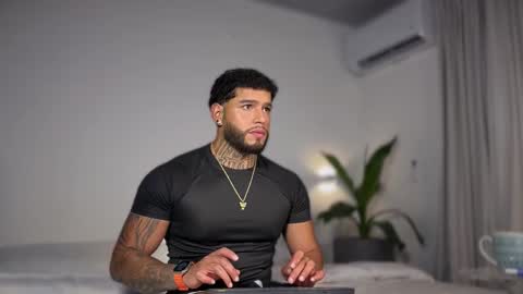 Snapshot of yamp_bigcock chatting on 11/12/25, 12:22 yamp sambrano online show from 11/12/25, 12:22