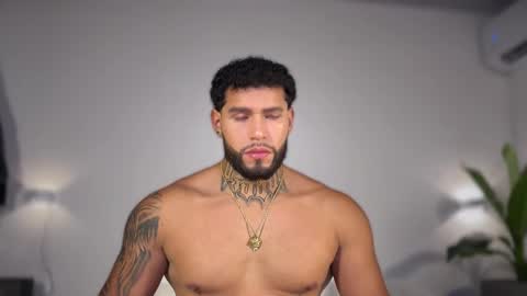 Snapshot of yamp_bigcock chatting on 11/18/25, 02:50 yamp sambrano online show from 11/18/25, 02:50