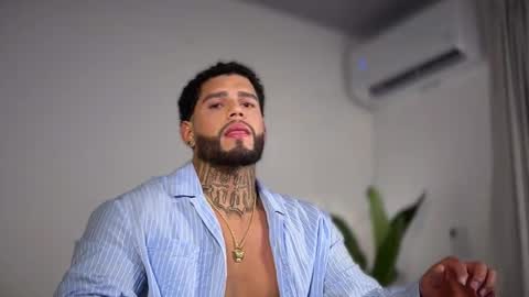 Snapshot of yamp_bigcock chatting on 11/21/25, 01:04 yamp sambrano online show from 11/21/25, 01:04