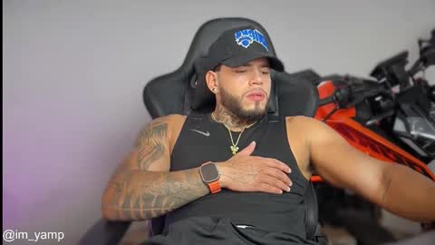 Snapshot of yamp_bigcock chatting on 12/16/25, 11:21 yamp sambrano online show from 12/16/25, 11:21