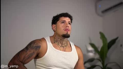 Snapshot of yamp_bigcock chatting on 12/18/25, 01:11 yamp sambrano online show from 12/18/25, 01:11