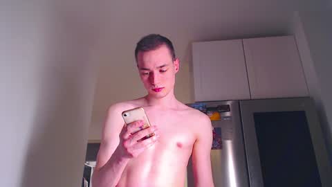 Snapshot of yan_rizen chatting on 12/30/24, 11:28 Yan online show from 12/30/24, 11:28