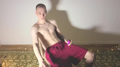 Snapshot of yan_rizen chatting on 11/03/25, 04:19 Yan online show from 11/03/25, 04:19