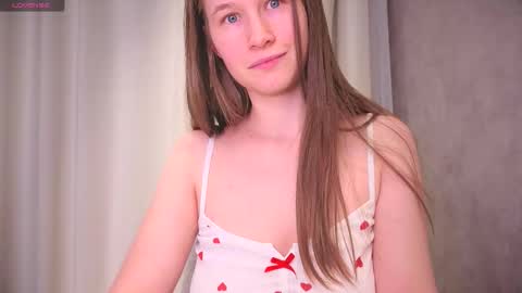 Snapshot of yana_squrel_22 chatting on 10/11/25, 02:15 Yana  online show from 10/11/25, 02:15