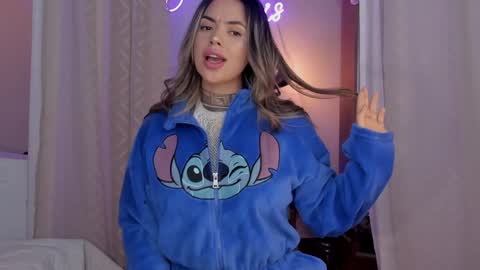 YANDRA CELIS online show from 01/15/25, 03:43