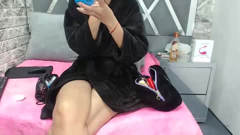 yanetrose online show from 11/10/25, 03:16
