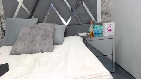 yanetrose online show from 11/15/25, 03:37