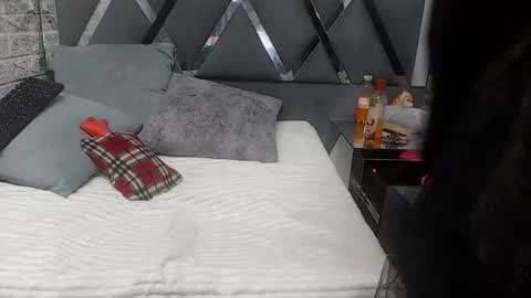 yanetrose online show from 12/15/25, 03:22