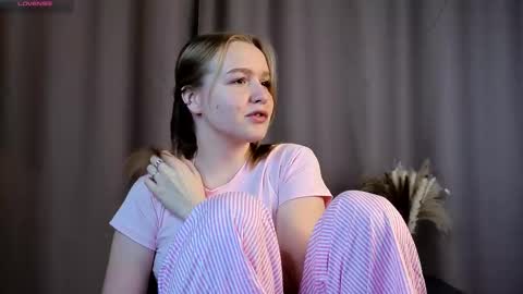 Kate online show from 10/08/25, 01:09