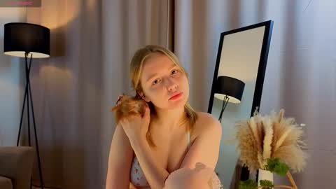 Kate online show from 11/17/25, 02:01