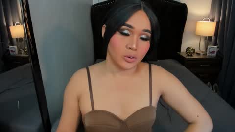 Snapshot of yanny_xoxo chatting on 01/17/25, 06:12 Allisonn online show from 01/17/25, 06:12