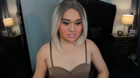 Snapshot of yanny_xoxo chatting on 01/22/25, 06:20 Allisonn online show from 01/22/25, 06:20
