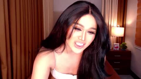 Snapshot of yanny_xoxo chatting on 03/08/25, 02:08 Allisonn online show from 03/08/25, 02:08