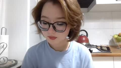 Snapshot of yanverfaille chatting on 10/07/25, 04:15 Lily online show from 10/07/25, 04:15