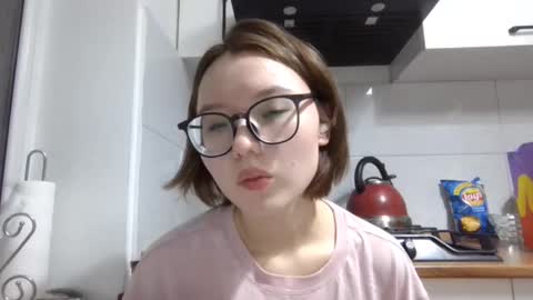 Snapshot of yanverfaille chatting on 10/08/25, 03:31 Lily online show from 10/08/25, 03:31