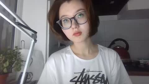 Snapshot of yanverfaille chatting on 10/17/25, 05:48 Lily online show from 10/17/25, 05:48