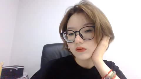 Snapshot of yanverfaille chatting on 10/20/25, 07:53 Lily online show from 10/20/25, 07:53