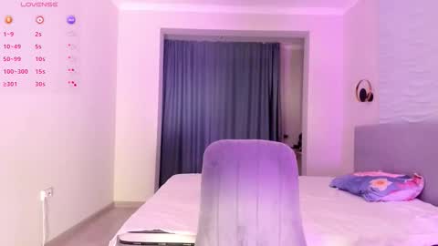 Snapshot of yanyaan chatting on 12/21/25, 08:27 Yana online show from 12/21/25, 08:27