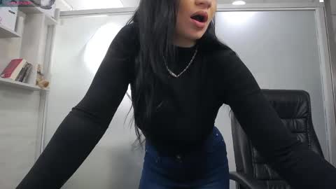 Yara online show from 03/19/26, 03:21