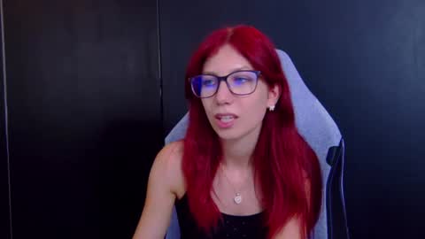 Snapshot of yasemina_ chatting on 07/20/26, 10:12 Yase online show from 07/20/26, 10:12