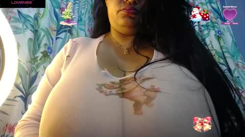 Snapshot of yasmin_bigtits chatting on 12/28/24, 01:38 Yasmin online show from 12/28/24, 01:38