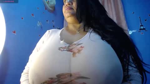 Snapshot of yasmin_bigtits chatting on 02/04/25, 10:00 Yasmin online show from 02/04/25, 10:00