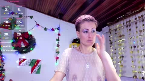Snapshot of yasmin_goldenst chatting on 12/27/24, 11:10 Yasemin online show from 12/27/24, 11:10