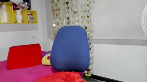Snapshot of yasmin_goldenst chatting on 02/01/25, 10:55 Yasemin online show from 02/01/25, 10:55