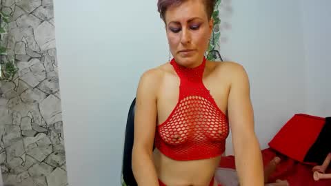 Snapshot of yasmin_goldenst chatting on 02/16/25, 01:47 Yasemin online show from 02/16/25, 01:47