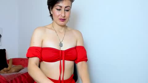 Snapshot of yasmin_goldenst chatting on 10/15/25, 01:22 Yasemin online show from 10/15/25, 01:22