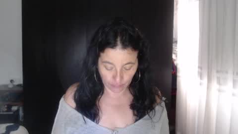 Snapshot of yasmin_love85 chatting on 12/17/24, 06:31 yasmin_love85 online show from 12/17/24, 06:31