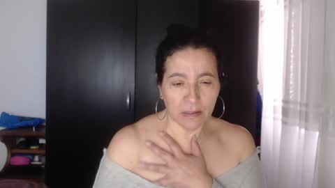 Snapshot of yasmin_love85 chatting on 12/24/24, 02:12 yasmin_love85 online show from 12/24/24, 02:12