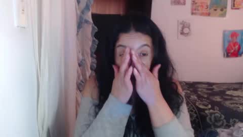 Snapshot of yasmin_love85 chatting on 02/18/25, 03:32 yasmin_love85 online show from 02/18/25, 03:32