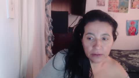Snapshot of yasmin_love85 chatting on 02/19/25, 06:54 yasmin_love85 online show from 02/19/25, 06:54