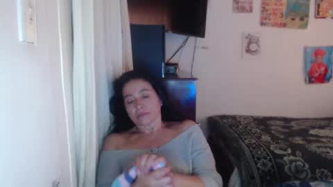 Snapshot of yasmin_love85 chatting on 02/24/25, 03:09 yasmin_love85 online show from 02/24/25, 03:09