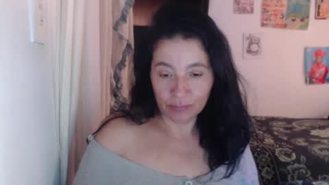 Snapshot of yasmin_love85 chatting on 02/26/25, 01:52 yasmin_love85 online show from 02/26/25, 01:52