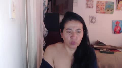 Snapshot of yasmin_love85 chatting on 09/11/25, 02:28 yasmin_love85 online show from 09/11/25, 02:28