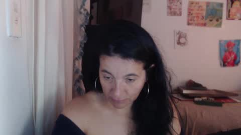 Snapshot of yasmin_love85 chatting on 09/17/25, 03:35 yasmin_love85 online show from 09/17/25, 03:35