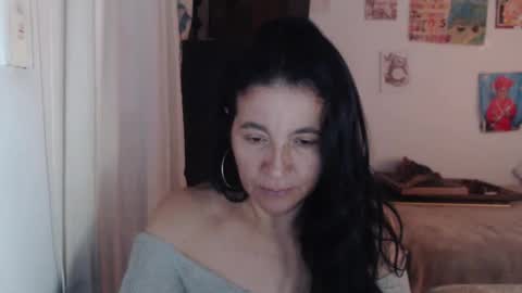 Snapshot of yasmin_love85 chatting on 10/21/25, 03:57 yasmin_love85 online show from 10/21/25, 03:57