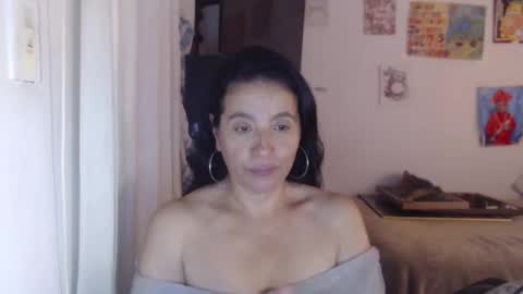 Snapshot of yasmin_love85 chatting on 11/07/25, 03:01 yasmin_love85 online show from 11/07/25, 03:01