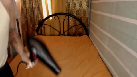 Snapshot of yassiered chatting on 12/27/24, 04:26 yassiered online show from 12/27/24, 04:26