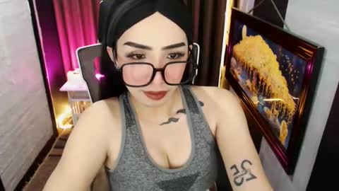 Snapshot of yassiered chatting on 09/14/25, 09:08 yassiered online show from 09/14/25, 09:08