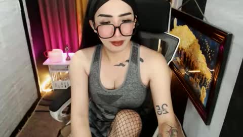 Snapshot of yassiered chatting on 09/18/25, 09:22 yassiered online show from 09/18/25, 09:22