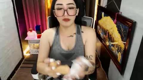 Snapshot of yassiered chatting on 09/24/25, 06:39 yassiered online show from 09/24/25, 06:39