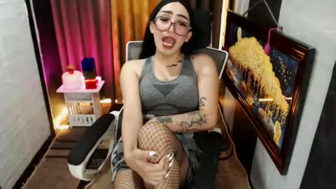 Snapshot of yassiered chatting on 09/25/25, 07:45 yassiered online show from 09/25/25, 07:45