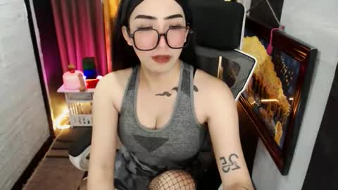 Snapshot of yassiered chatting on 10/04/25, 02:20 yassiered online show from 10/04/25, 02:20